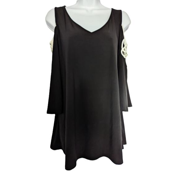 Vince Camuto Black Top with Strappy Flare Sleeves - Picture 4 of 13